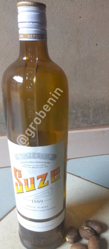 SUZE produit à base du petit kola, de nom scientifique Garcinia kola, ou Ahowé en langue fon du Bénin.